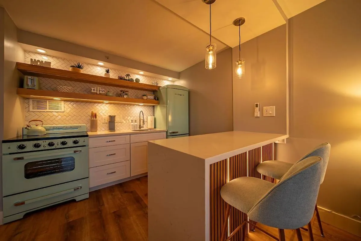 Appartamento Luxury Waikiki Condo With Retro Charm & Free Parking Honolulu