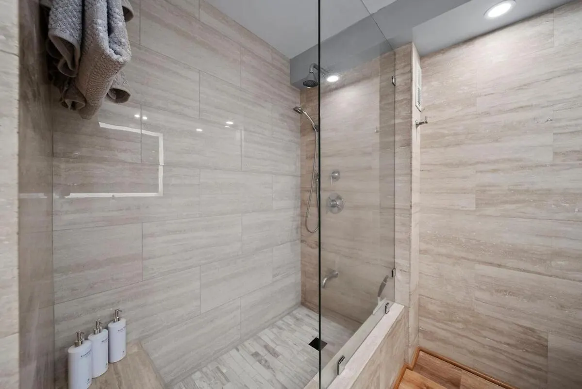 Appartamento Luxury Waikiki Condo With Retro Charm & Free Parking Honolulu Stati Uniti