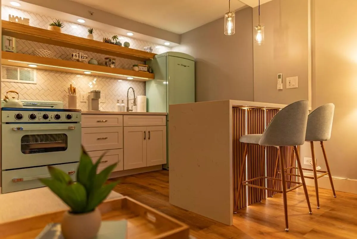 Luxury Waikiki Condo With Retro Charm & Free Parking Honolulu Appartamento