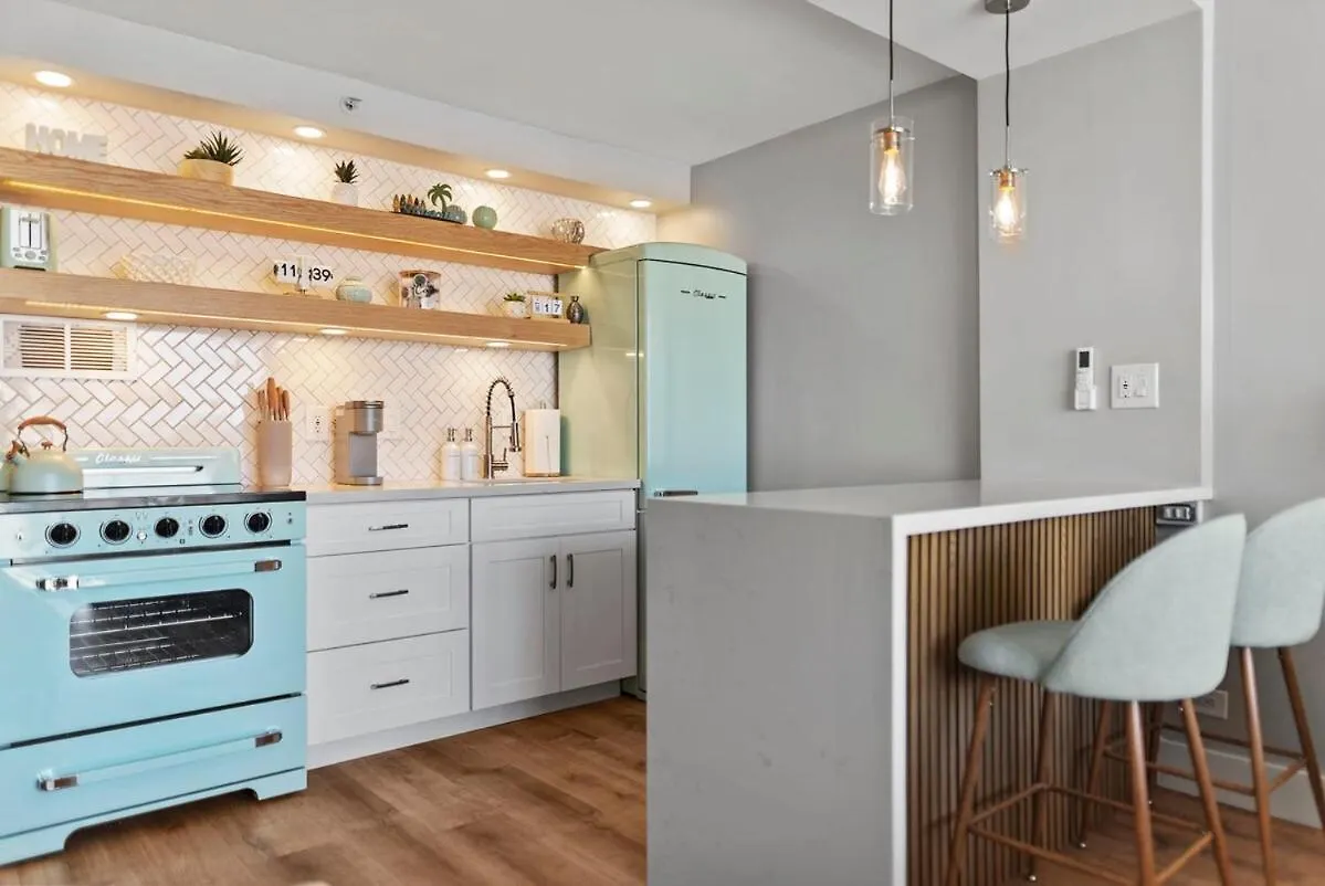 Appartamento Luxury Waikiki Condo With Retro Charm & Free Parking Honolulu Stati Uniti