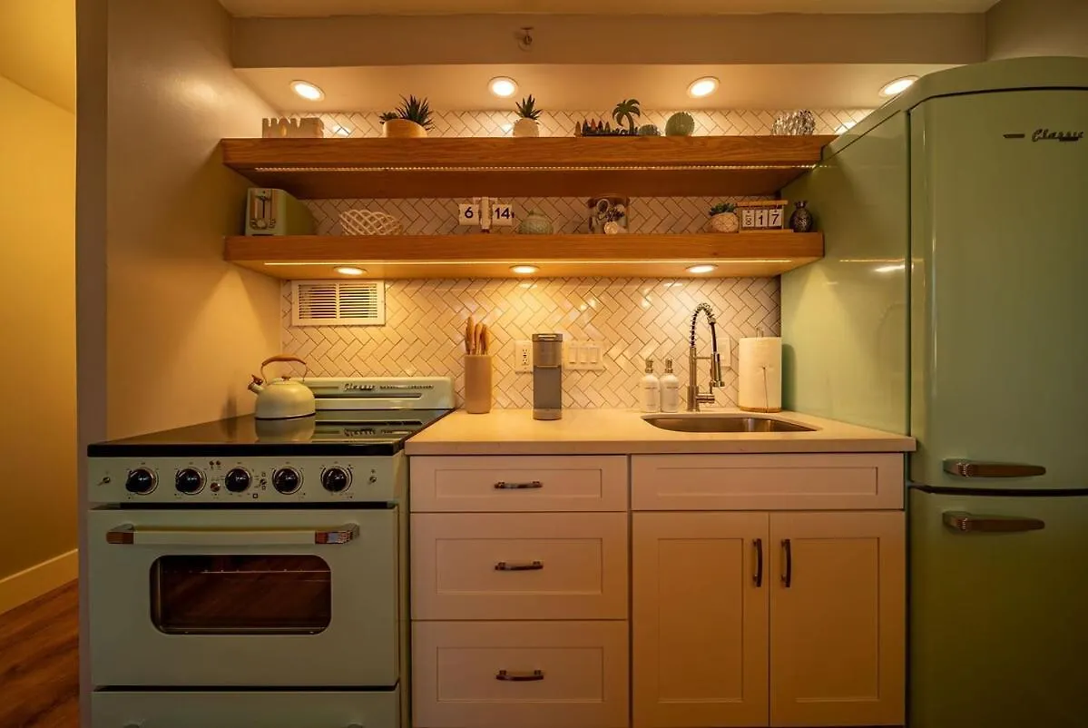 Luxury Waikiki Condo With Retro Charm & Free Parking Honolulu Appartamento